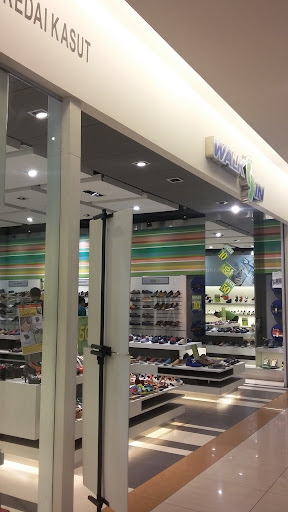 Walk- In Walk- In